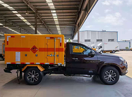 千家镇爆破器材运输车